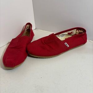 🛍️3/$30 Tom’s women’s red slip on flat canvas shoes in‎ size 9